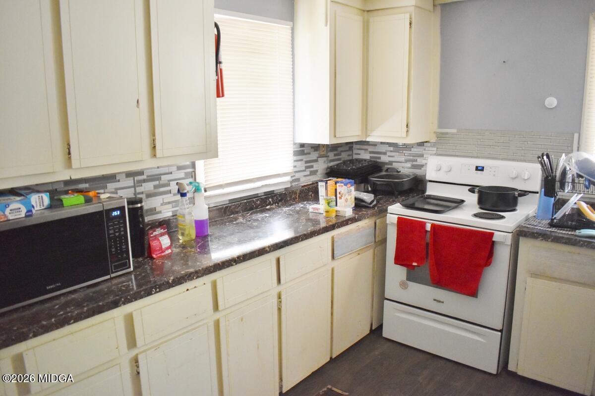 575 Cleveland Street Macon, GA 31206 - Photo 5 of 11 DSC_0004-001