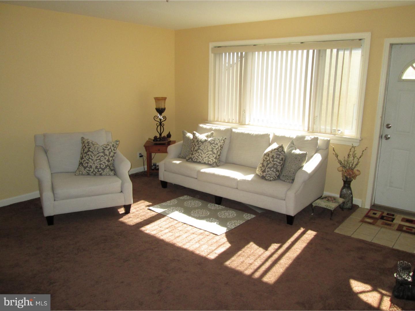 9259 Annapolis Road Philadelphia, PA 19114 - Photo 4 of 24 Living Room