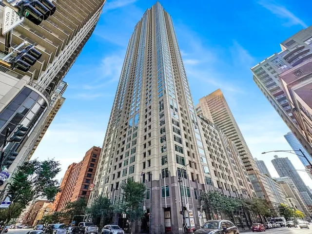 $475,000 | 33 West Ontario Street, Unit 21H, Chicago, IL 60654