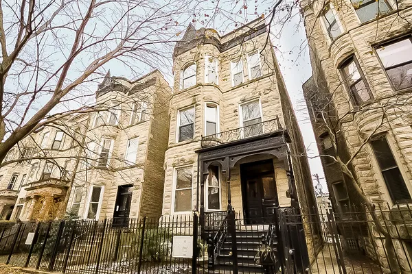 $2,200 | 931 West Newport Avenue, Unit GARDEN, Chicago, IL 60657
