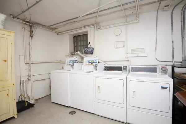 $2,200 | 931 West Newport Avenue, Unit GARDEN, Chicago, IL 60657