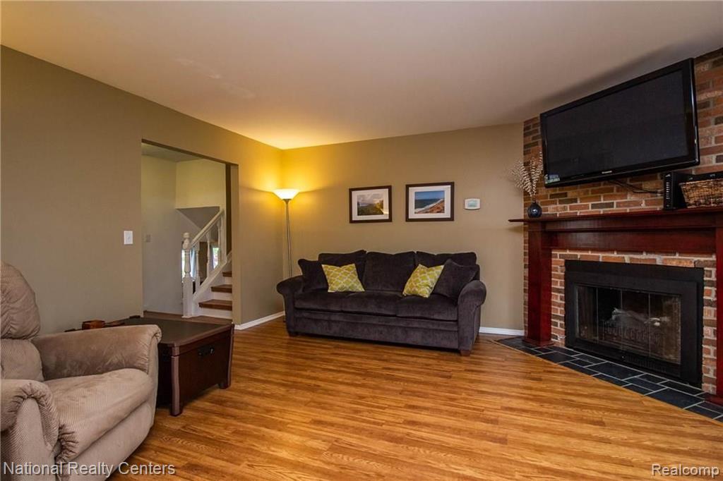 41898 Ridge Road East Novi, MI 48375 - Photo 6 of 34