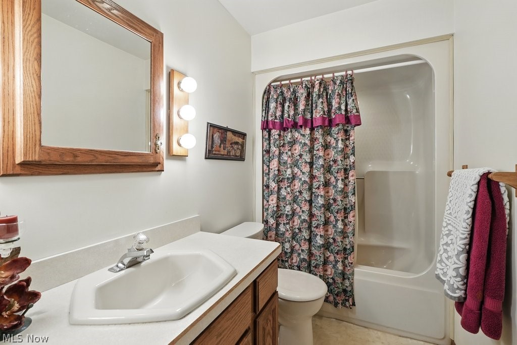 2800 Worrell Road Willoughby Hills, OH 44094 - Photo 23 of 40 Hall full Bathroom