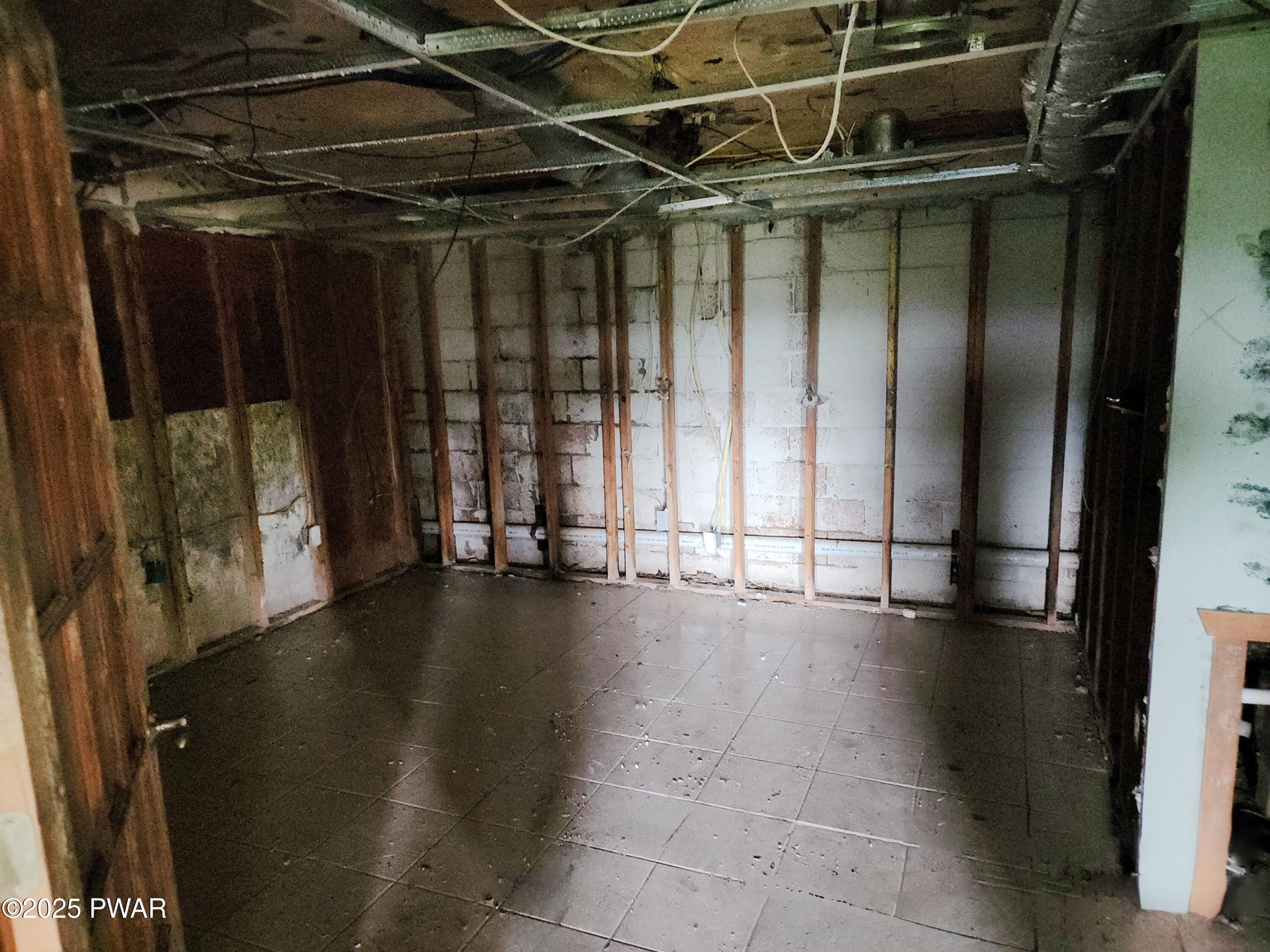 961 Aberdeen Road Moscow, PA 18444 - Photo 21 of 26 a view of water heater room with window