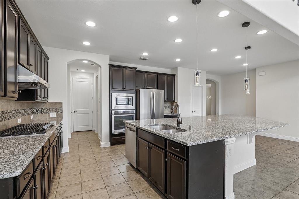 7228 Ridgepoint Drive Irving, TX 75063 - Photo 7 of 38