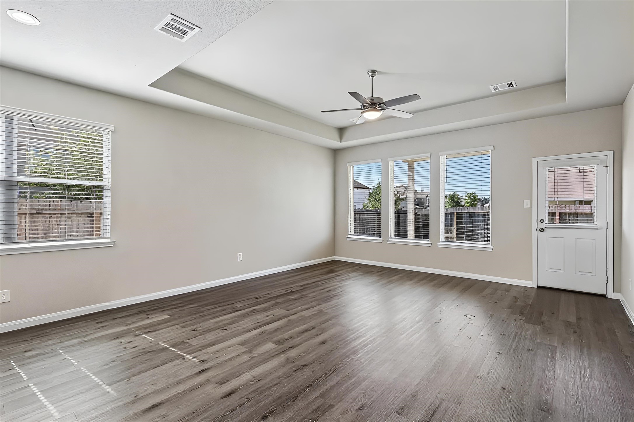 2903 August Mist Court Conroe, TX 77304 - Photo 6 of 40 Expansive living area