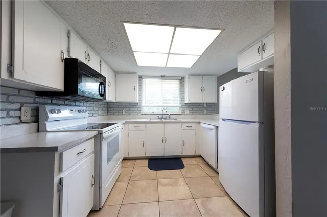 $209,900 | 232 North Ridgewood Avenue, Unit 3A, Edgewater, FL 32132