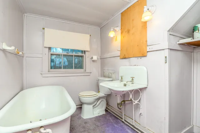 a view of a hallway with closet