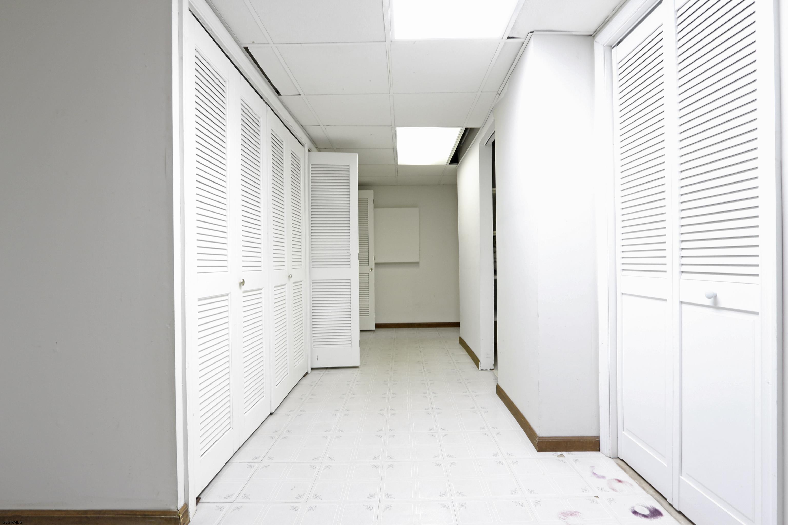 2203 Evergreen Drive Hammonton, NJ 08037 - Photo 23 of 39 an entryway with a white walls