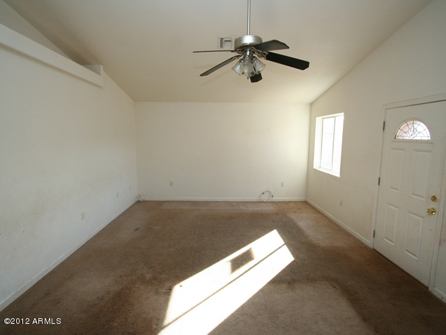 520 Hartford Road Kearny, AZ 85137 - Photo 4 of 25 023-295751 family room