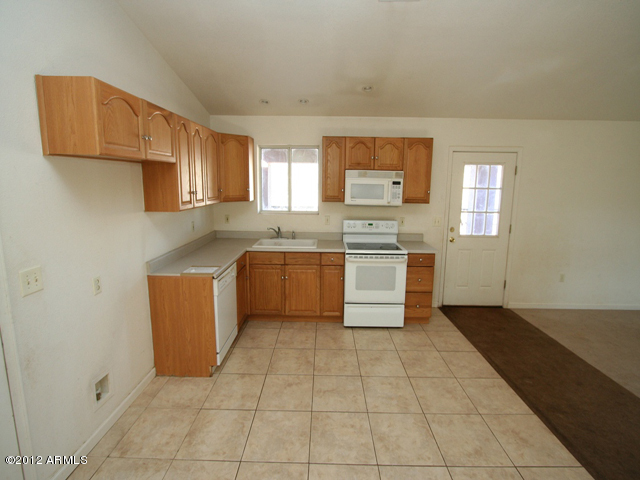 520 Hartford Road Kearny, AZ 85137 - Photo 8 of 25 023-295751 kitchen