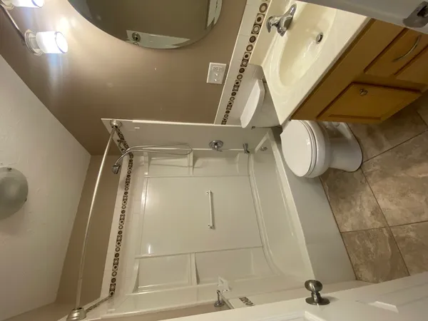 $1,995 | 1212 16th 1/2 Street, Bettendorf, IA 52722