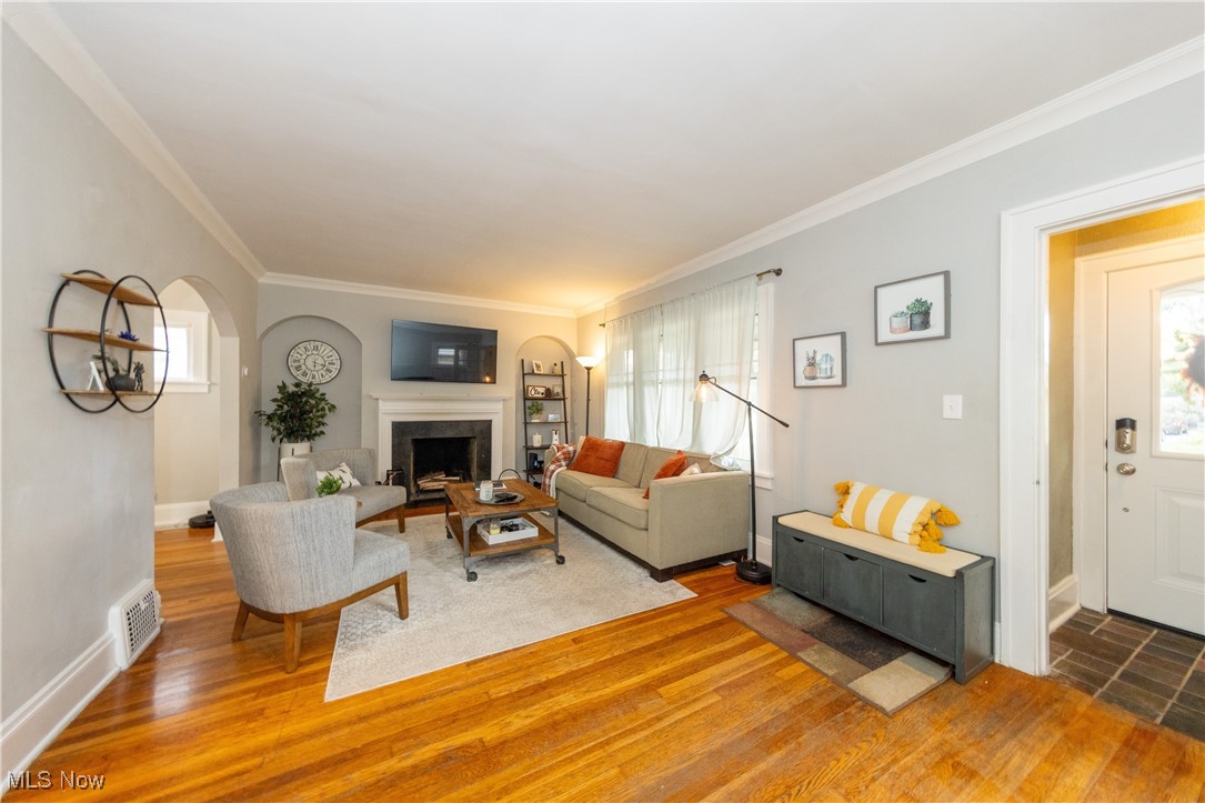 3395 Tullamore Road Cleveland, OH 44118 - Photo 6 of 39 Gallery Image 6