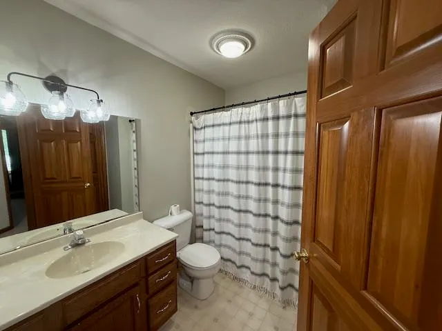 $450,000 | 602 Nancyk Crossing, Roanoke, IN 46783