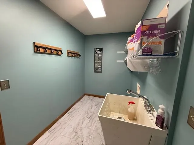 $450,000 | 602 Nancyk Crossing, Roanoke, IN 46783