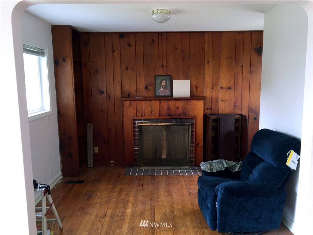 924 Southwest 4th Place Renton, WA 98057 - Photo 2 of 14