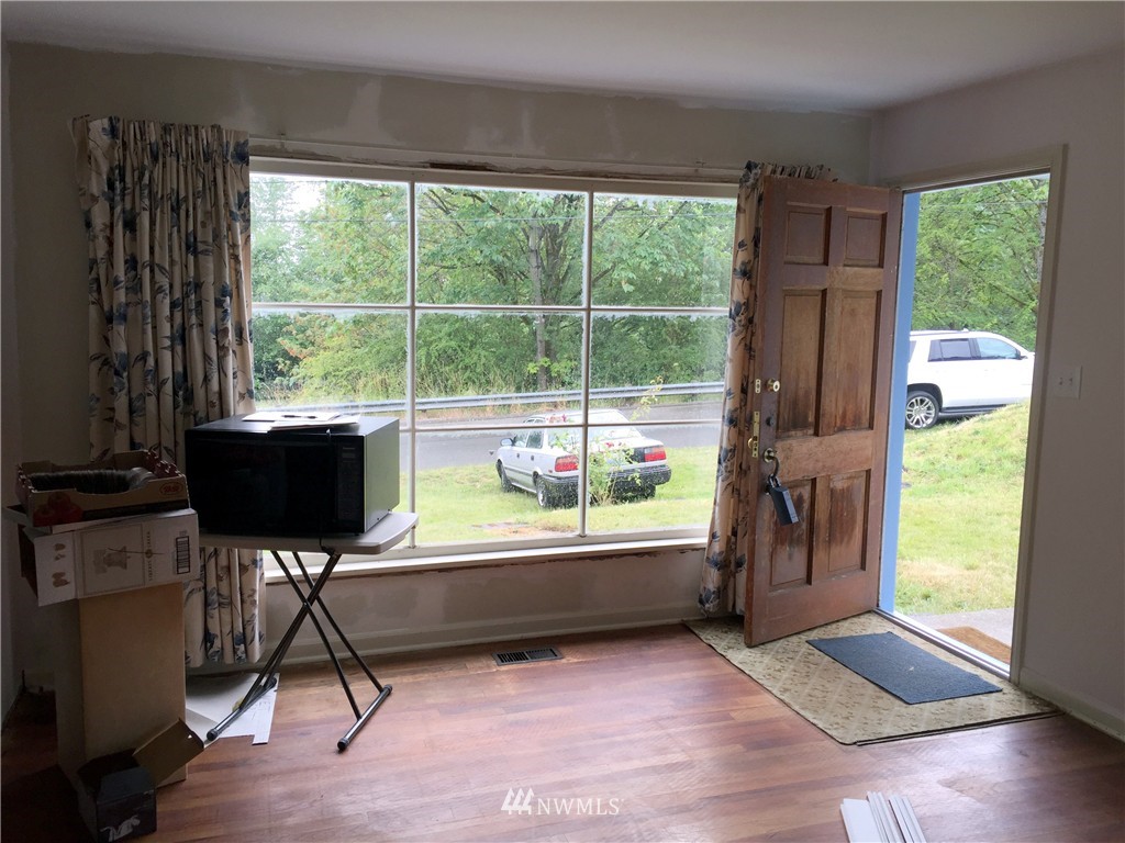 924 Southwest 4th Place Renton, WA 98057 - Photo 4 of 14