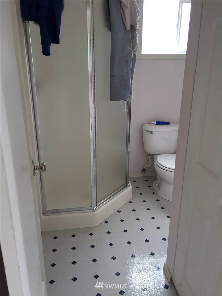 924 Southwest 4th Place Renton, WA 98057 - Photo 5 of 14