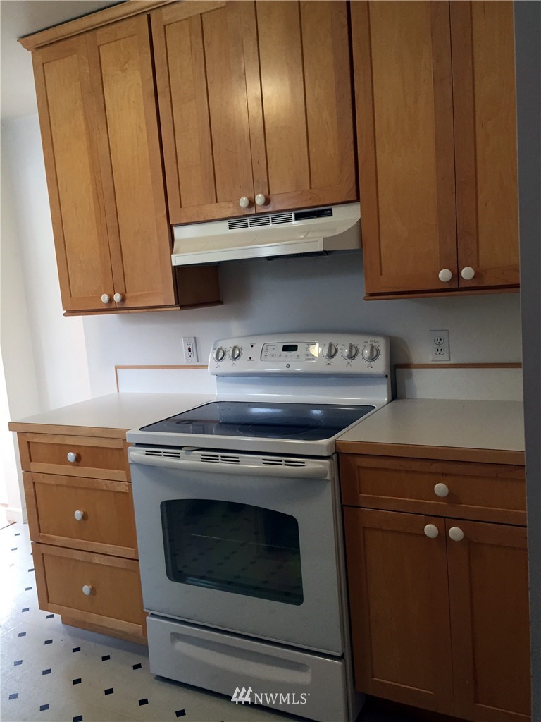 924 Southwest 4th Place Renton, WA 98057 - Photo 6 of 14