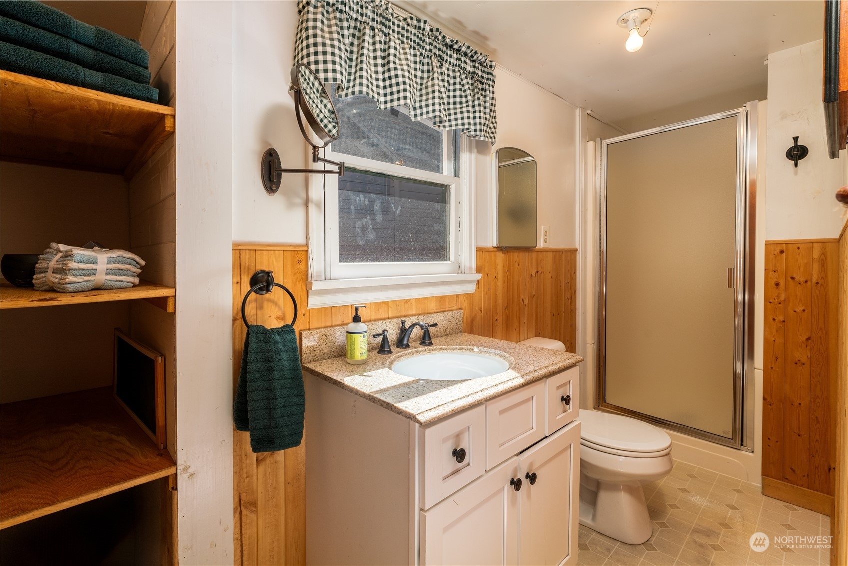 12514 South Lakeshore Road Chelan, WA 98816 - Photo 20 of 38 Gallery Image 20