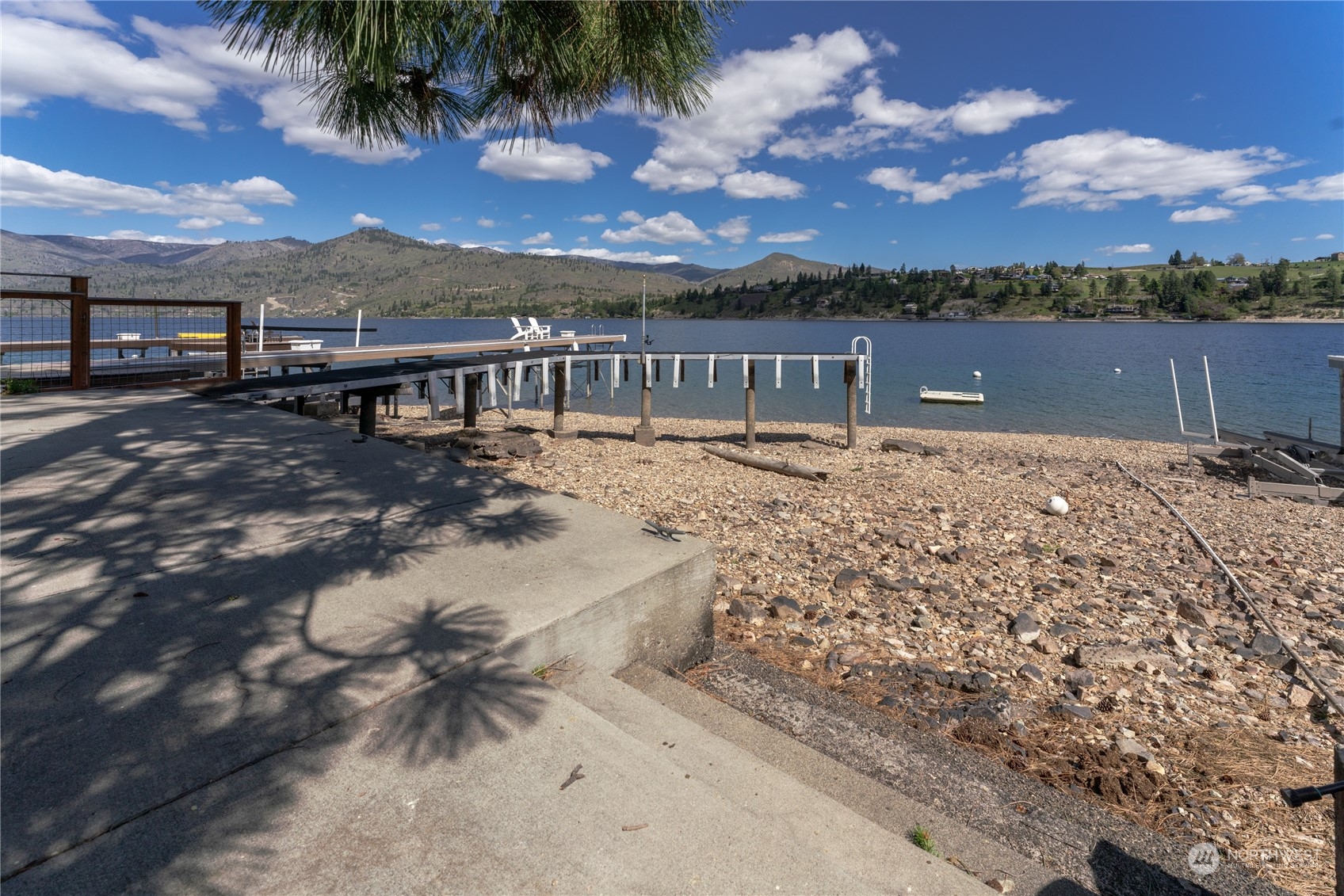 12514 South Lakeshore Road Chelan, WA 98816 - Photo 5 of 38 Gallery Image 5