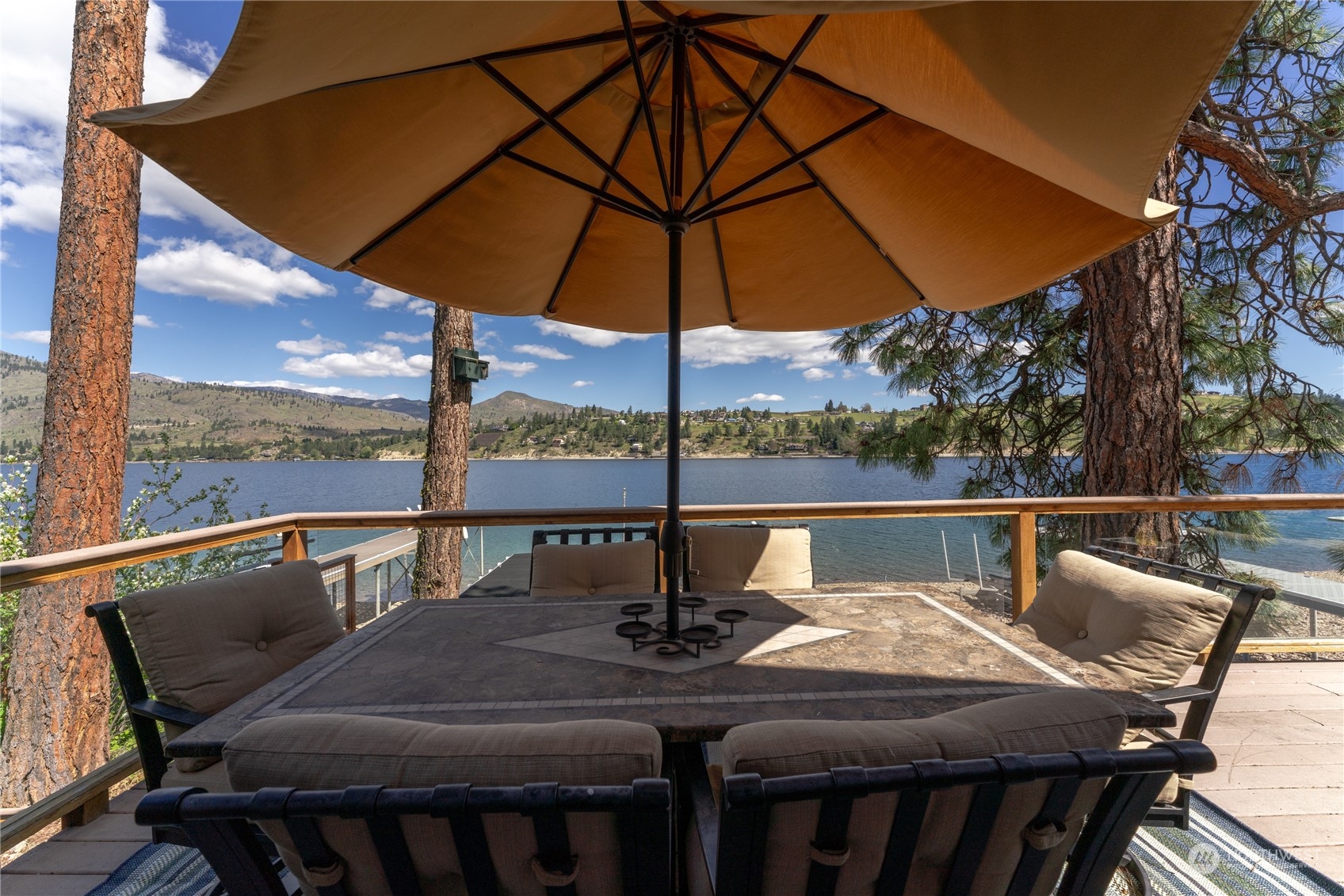 12514 South Lakeshore Road Chelan, WA 98816 - Photo 9 of 38 Gallery Image 9