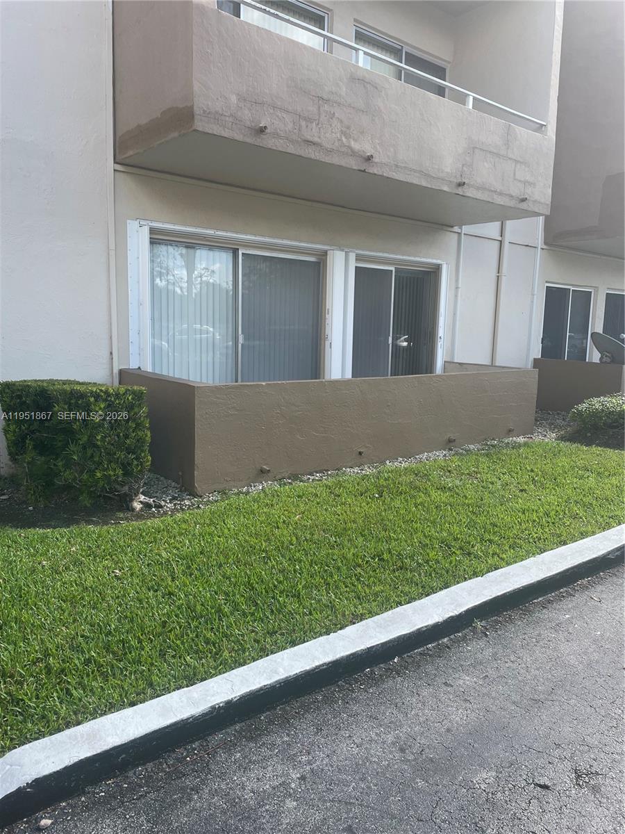 7785 Southwest 86th Street, Unit E123 Miami, FL 33143 - Photo 6 of 8 a view of outdoor space and yard