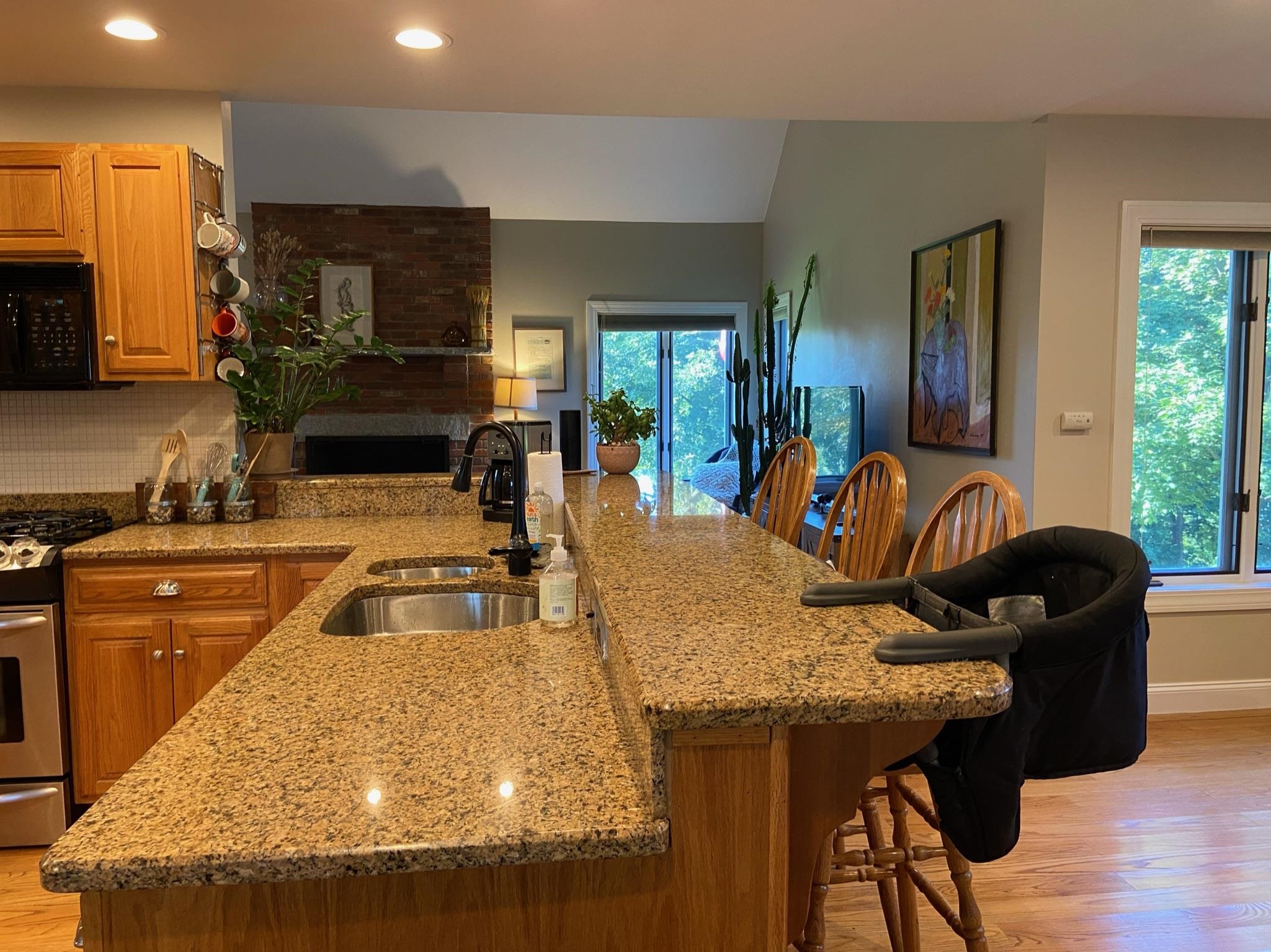292 Island Pond Road Manchester, NH 03109 - Photo 11 of 35