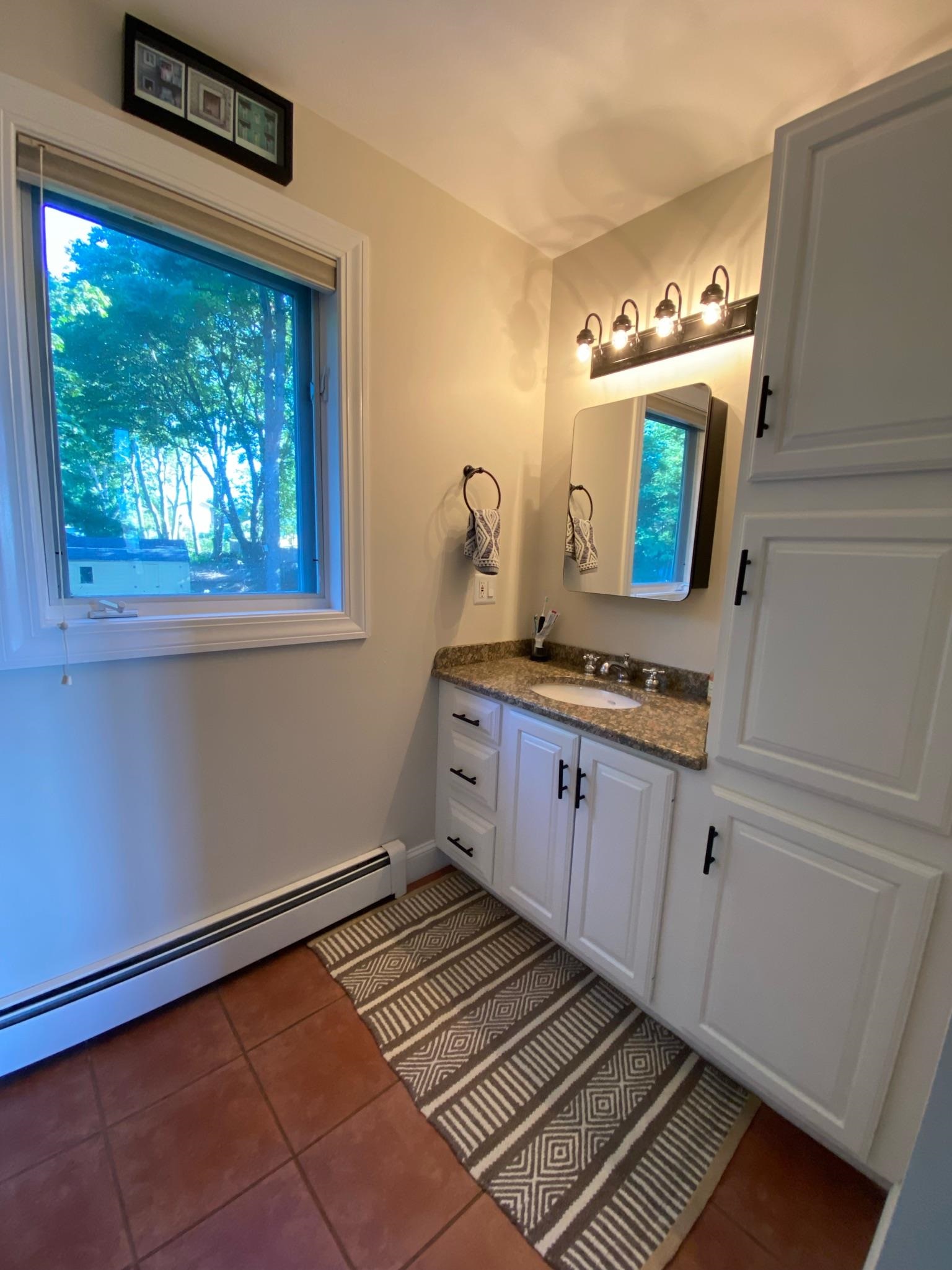 292 Island Pond Road Manchester, NH 03109 - Photo 21 of 35