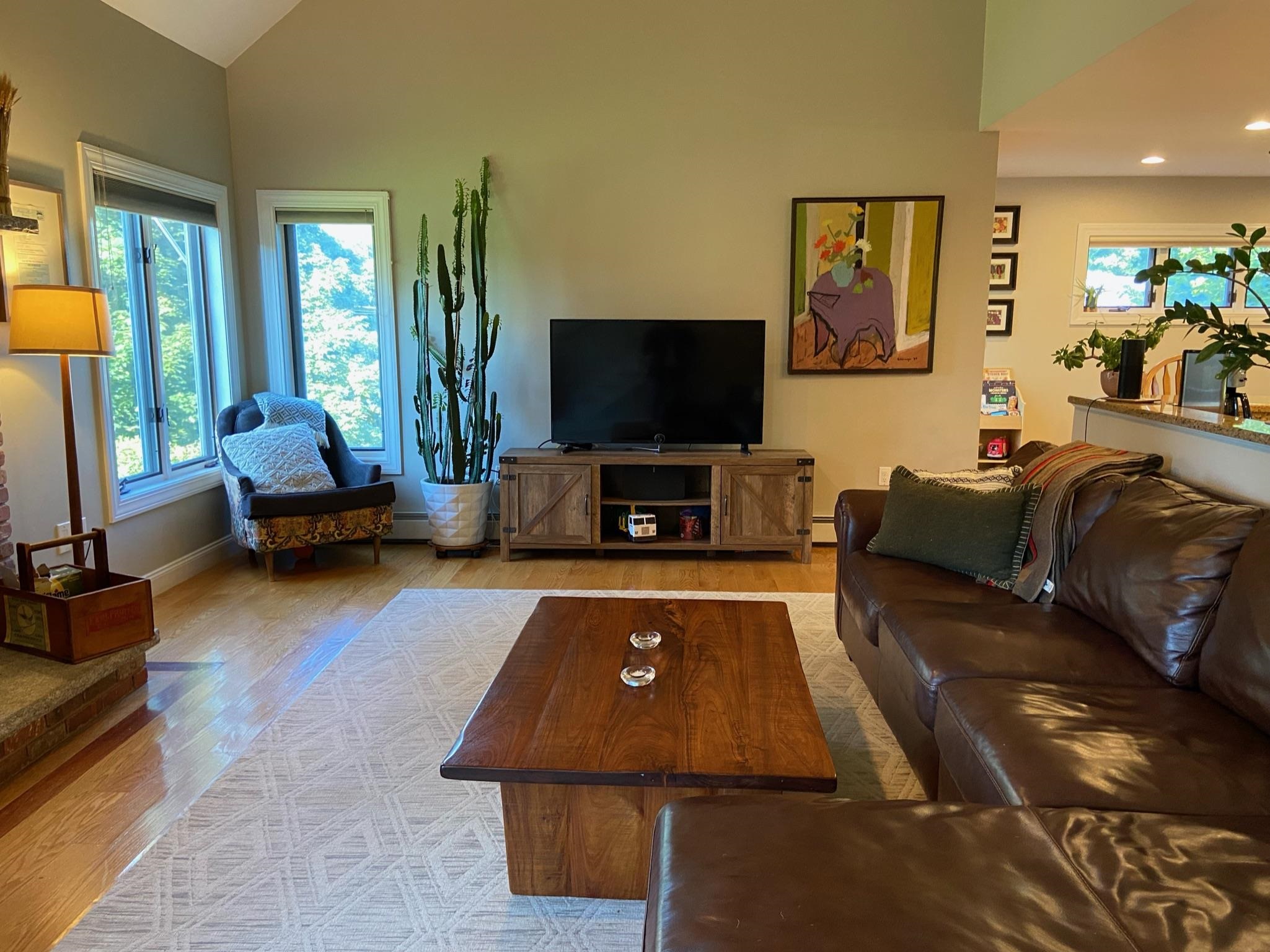 292 Island Pond Road Manchester, NH 03109 - Photo 6 of 35