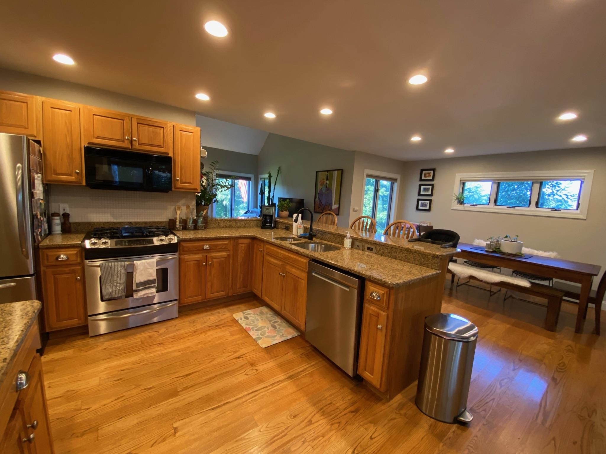 292 Island Pond Road Manchester, NH 03109 - Photo 10 of 35
