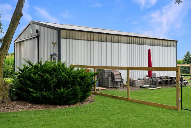 $799,900 | 49W972 Peterson Road, Maple Park, IL 60151