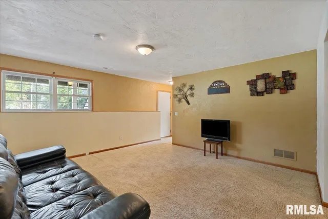 $244,900 | 525 3rd Avenue, Hampton, IL 61256