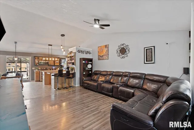 $244,900 | 525 3rd Avenue, Hampton, IL 61256