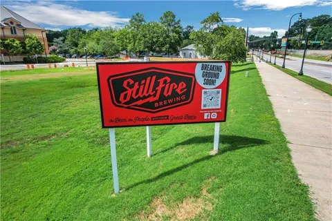 a sign that is sitting on the green field