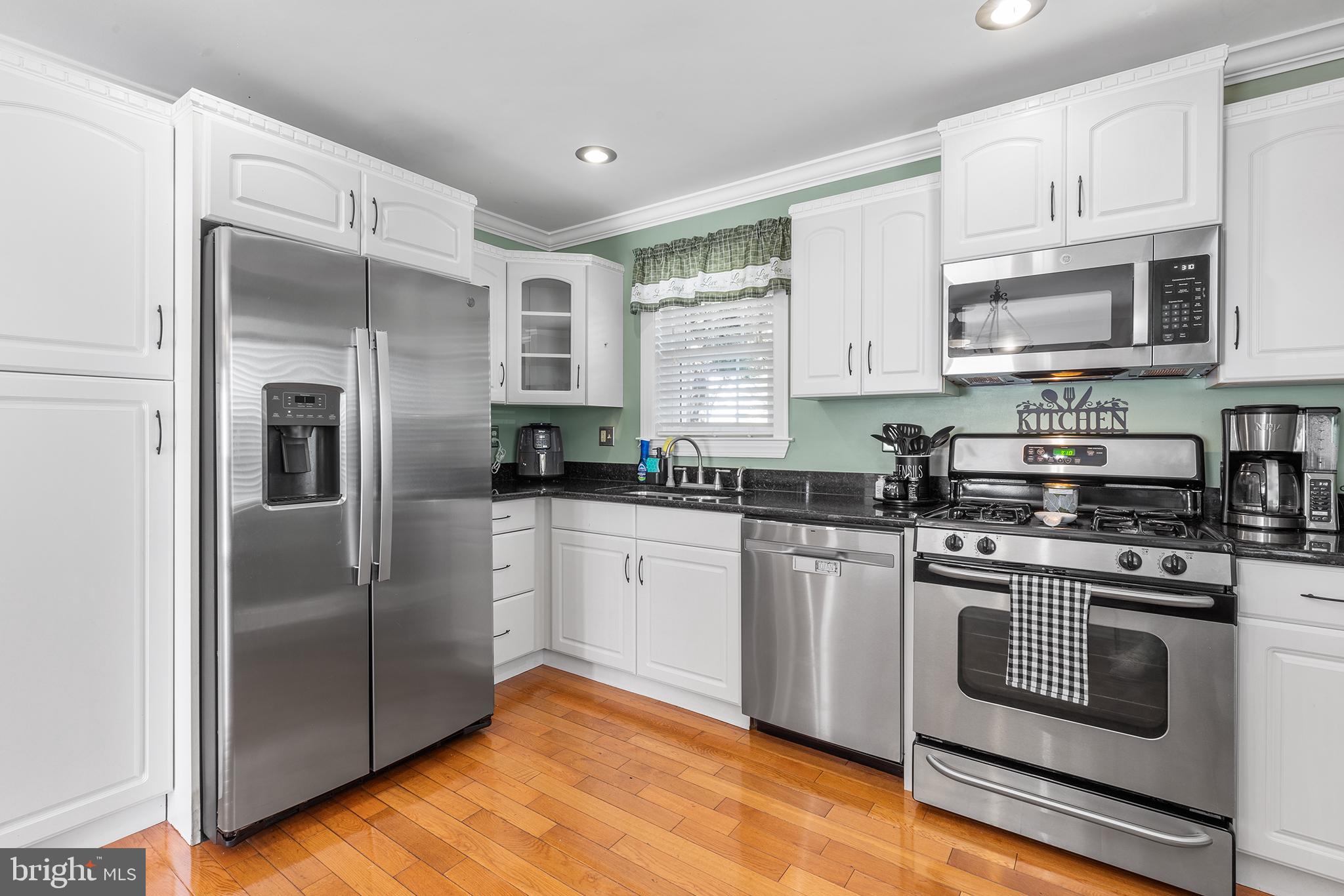 497 Cherry Tree Road Upper Chichester, PA 19014 - Photo 11 of 24 Kitchen