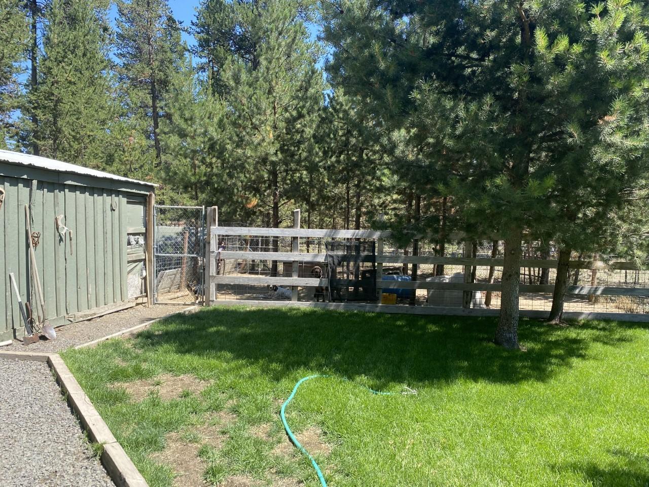 52784 Day Road La Pine, OR 97739 - Photo 3 of 25 Day Yard