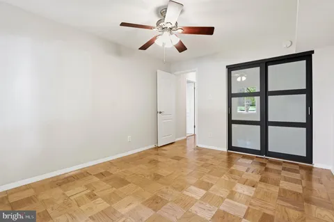 $470,000 | 5817 Edson Lane, Unit 101, Rockville, MD 20852