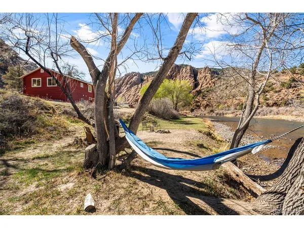 a view of an outdoor space