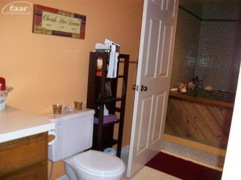 13048 North Road Fenton, MI 48430 - Photo 41 of 43 20366906-40.JPG