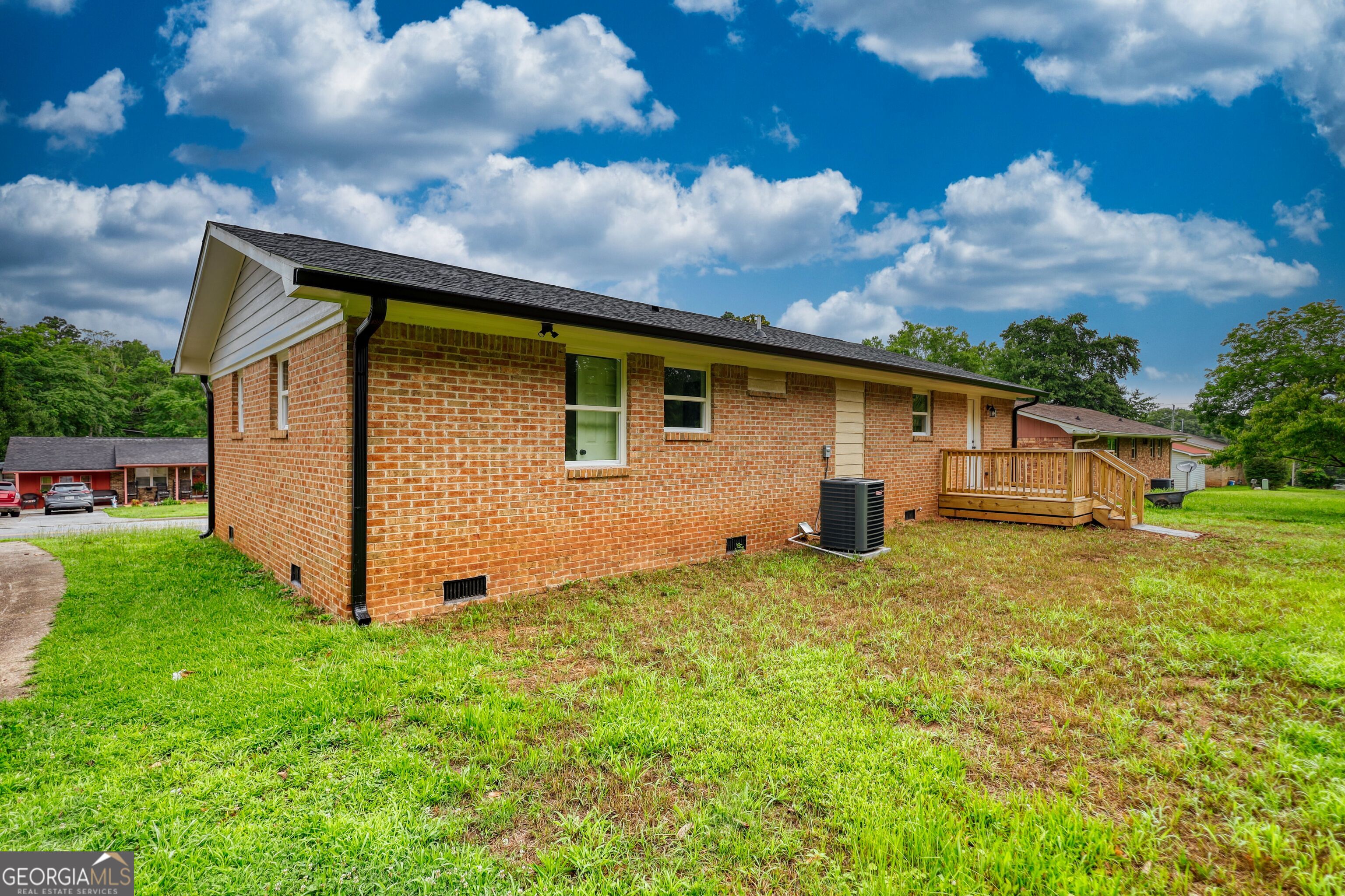855 Meadow Ridge Drive Madison, GA 30650 - Photo 39 of 41 a backyard of a house with lots of green space
