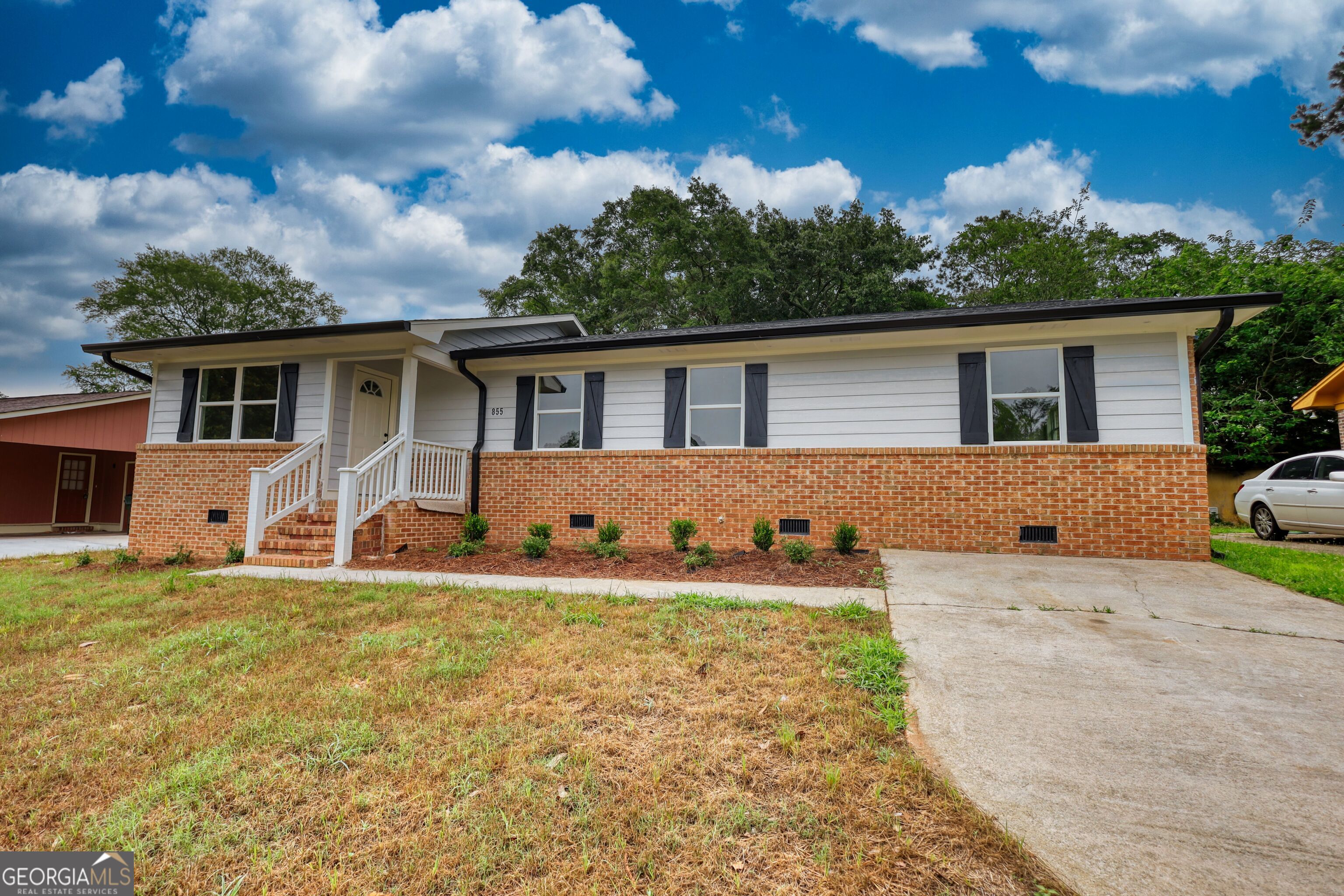 855 Meadow Ridge Drive Madison, GA 30650 - Photo 5 of 41 a house view with a garden space