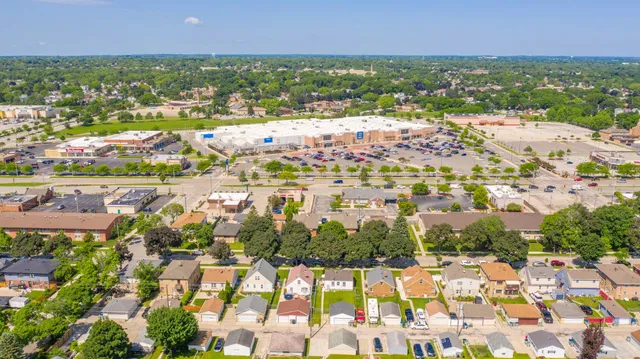 $1,800 | 3350 South 26th Street, Milwaukee, WI 53215