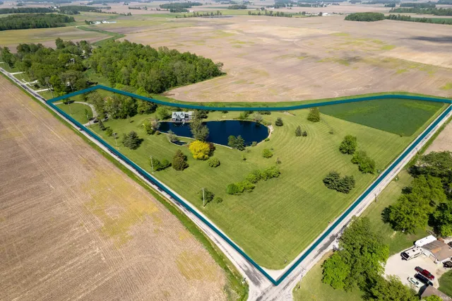 $524,500 | 2141 County Rd N 100 East, Hartford City, IN 47348