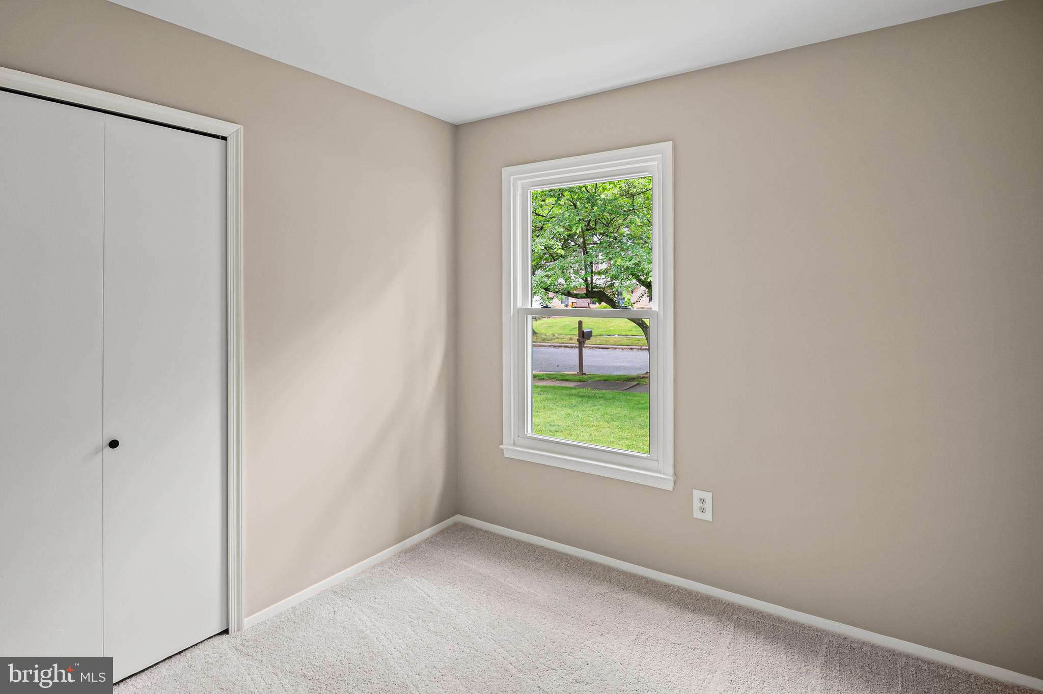 6411 Darwin Road Laurel, MD 20707 - Photo 19 of 41 an empty room with window and a bathtub