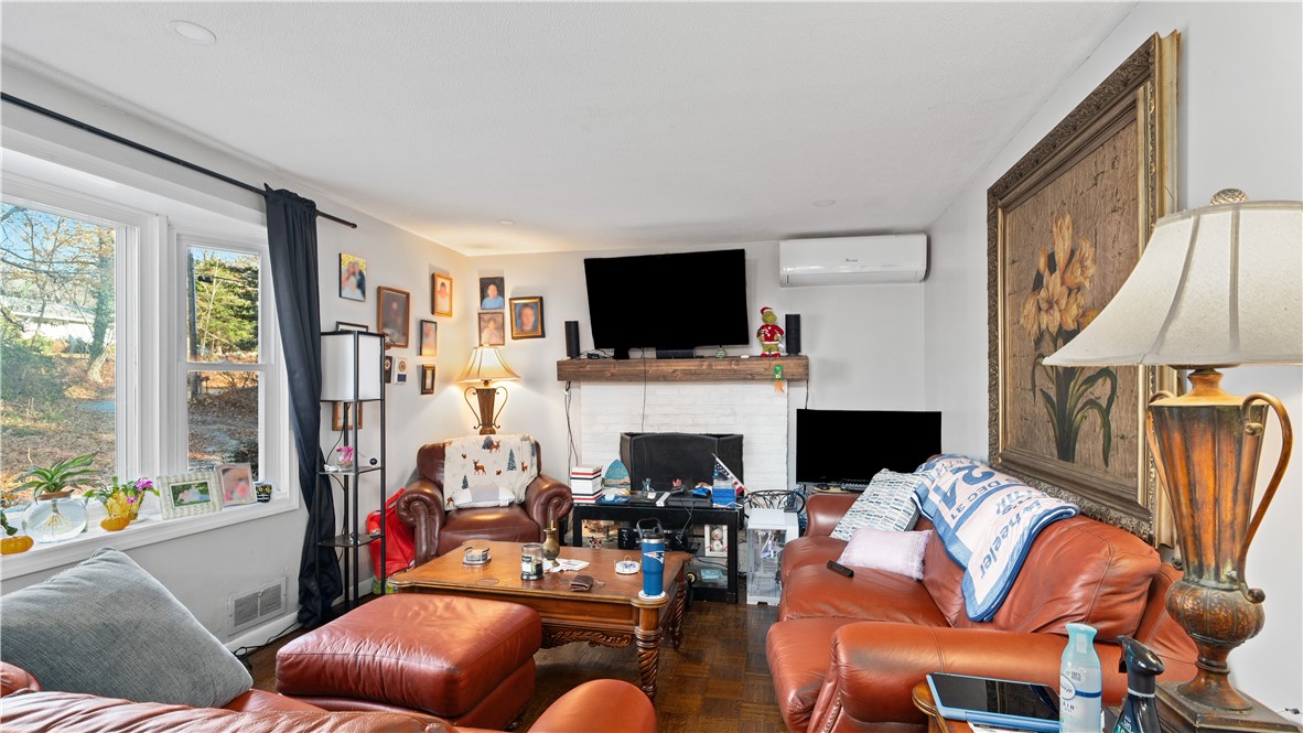 42 Ledgewood Road South Kingstown, RI 02881 - Photo 3 of 17