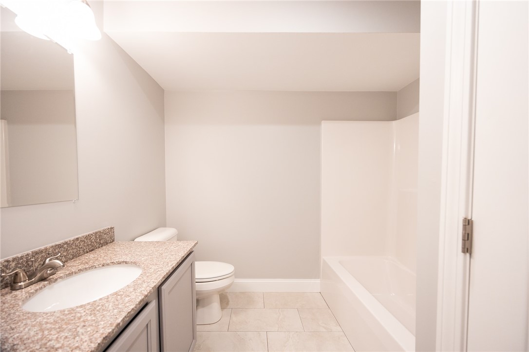 9 Gray Coach Lane, Unit 905 Cranston, RI 02921 - Photo 13 of 19 Guest bath has shower- tub combo