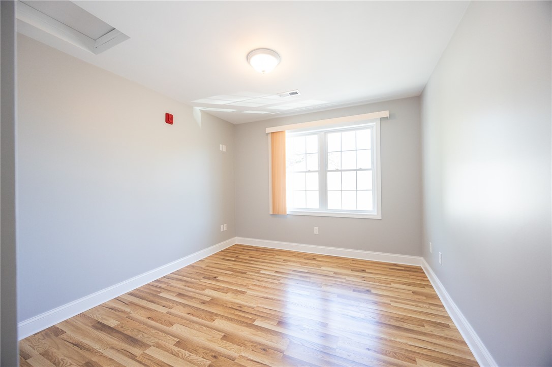 9 Gray Coach Lane, Unit 905 Cranston, RI 02921 - Photo 15 of 19 Guest bed