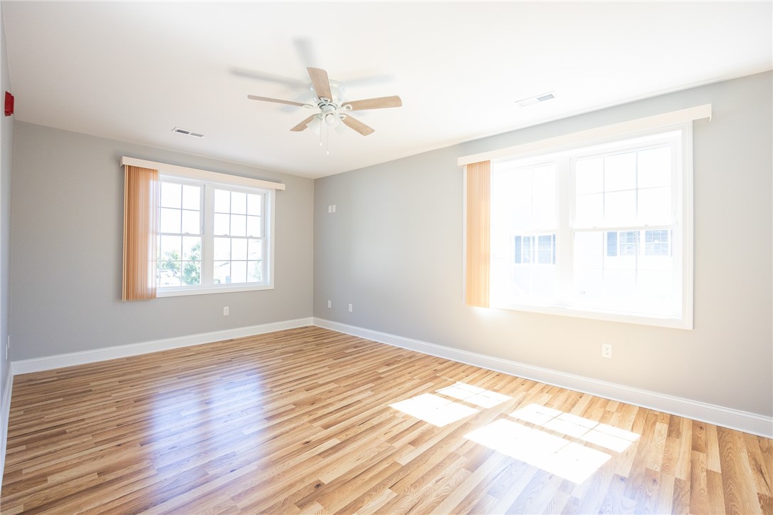 9 Gray Coach Lane, Unit 905 Cranston, RI 02921 - Photo 17 of 19 Master Bed with ceiling fan