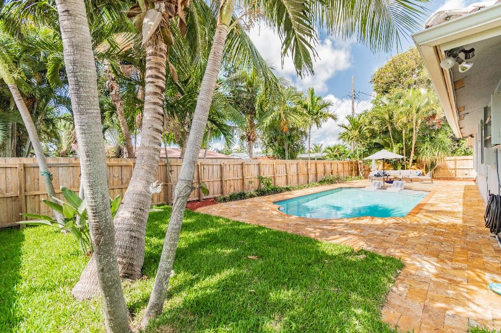 2650 Northeast 52nd Street Lighthouse Point, FL 33064 - Photo 31 of 35 a view of backyard with swimming pool and sitting area